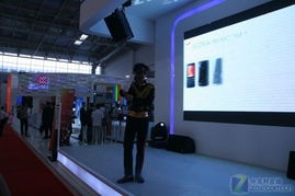 新技术新产品超炫展台，ZOL带您看通信展，促通讯技术交流